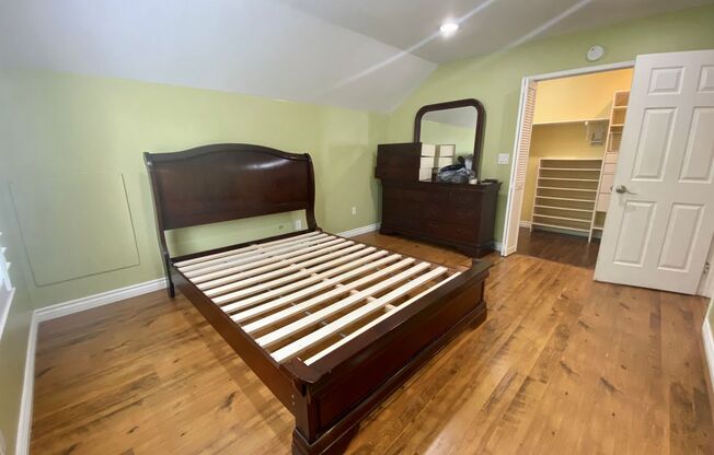 6 beds, 3 baths, $5,500