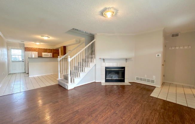 1523 E 120 ST
