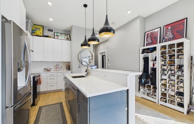 1 bed, 1 bath, 610 sqft, $3,000, Unit 319