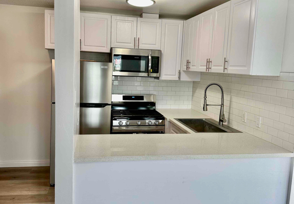 149 N COMMONWEALTH AVE