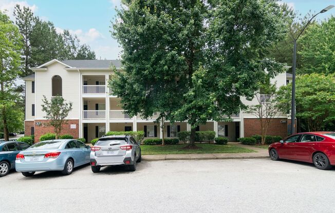 Spacious 3 Bedroom Condo- Close to NCSU and Downtown Raleigh! Available July 10th!