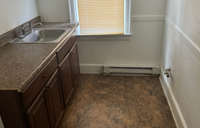 1 bed, 1 bath, 700 sqft, $700, Unit Santa Rosa 2