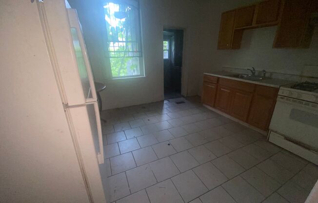 2 beds, 1 bath, $1,195