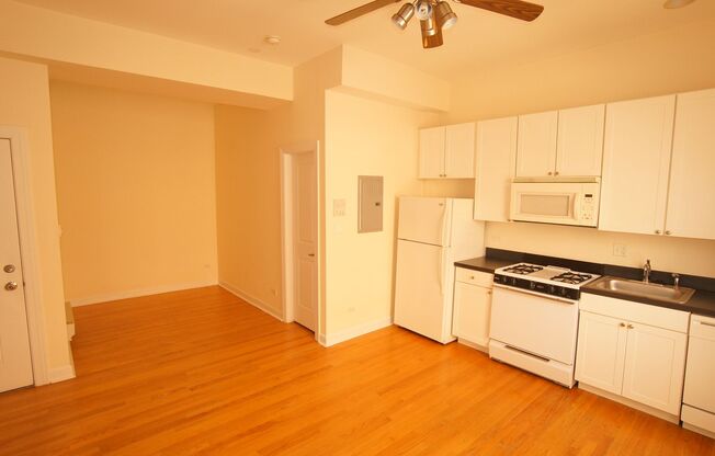 Studio, 1 bath, 457 sqft, $1,395, Unit 12S