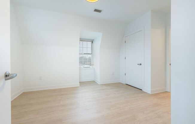 2 beds, 2 baths, 1,022 sqft, $2,795, Unit PH-16