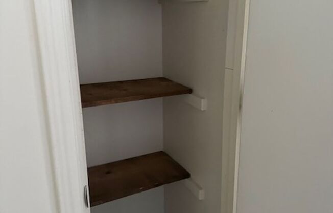 2 beds, 1 bath, 940 sqft, $1,125, Unit 166J