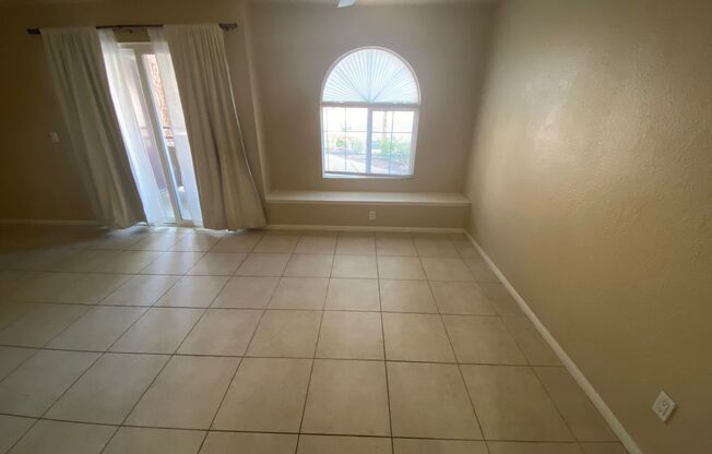 LOVELY 3 BEDROOM 2 BATHROOM 1ST FLOOR CONDO,