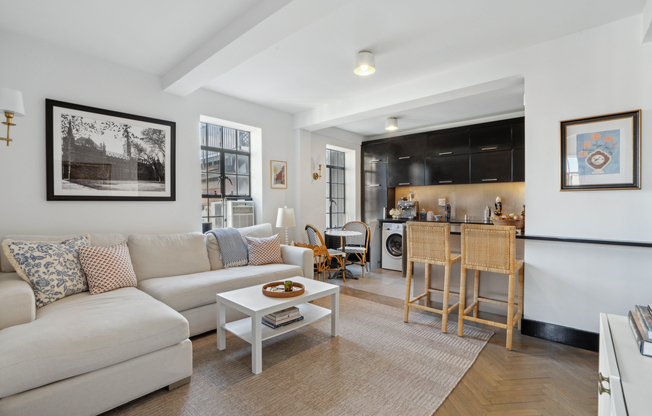 2 beds, 1 bath, 995 sqft, $7,000, Unit 1F