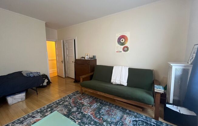 4 beds, 2 baths, $2,295, Unit 10