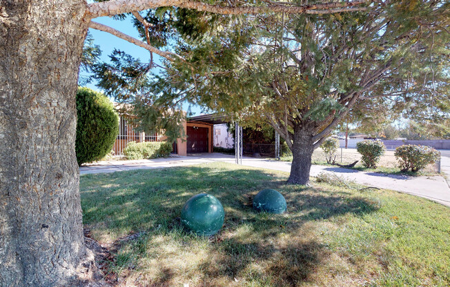 UPTOWN 3/BD 2/BA 1/CP WORKSHOP