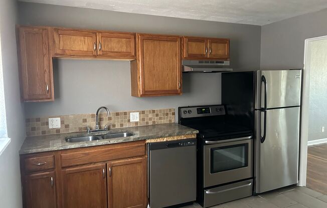 2 beds, 1 bath, 750 sqft, $1,020, Unit B05 1042 13