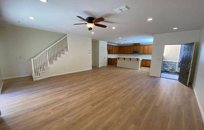 3 beds, 2.5 baths, $2,595, Unit #3014