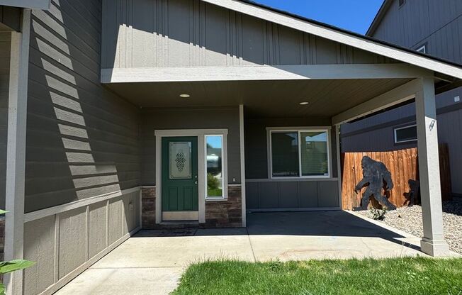 Spacious 5-Bedroom Home with Bonus Living Space for Rent