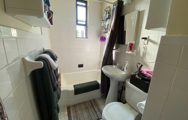 Studio, 1 bath, $2,600, Unit 2B