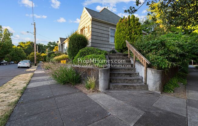 Charming One Bedroom Duplex in SE!