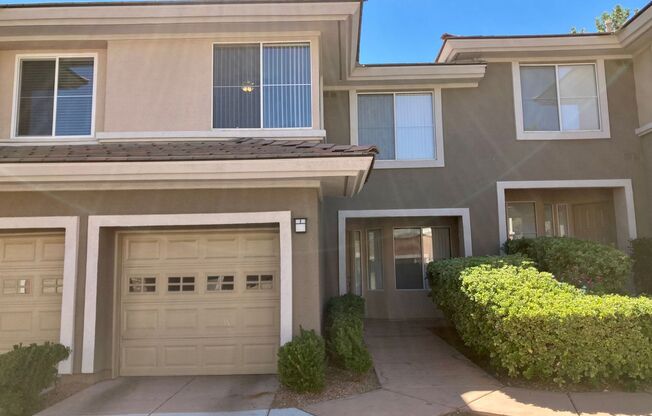 STUNNING BEAUTIFUL 3BD/2.5BA W/ DEN AREA CONDO/TOWNHOME LOCATED IN SUMMERLIN