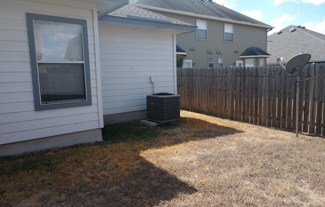 Cute updated duplex in Est Round Rock Close to Dell