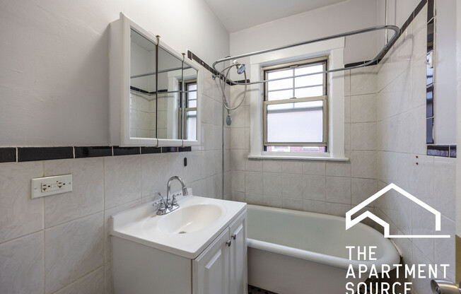 3263 W Wrightwood Ave