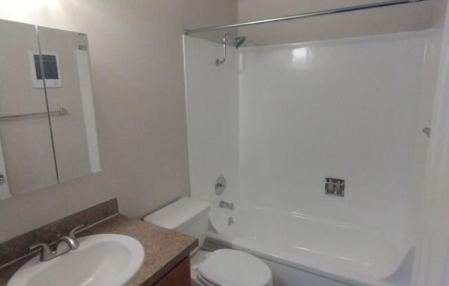 2 beds, 1 bath, 776 sqft, $1,500, Unit 092