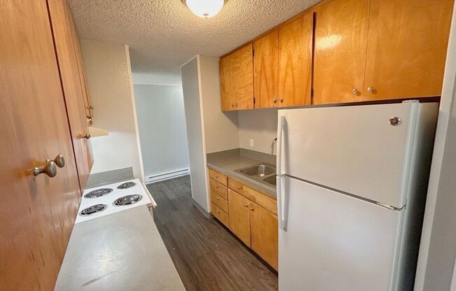 2 beds, 1 bath, 700 sqft, $1,675, Unit C11