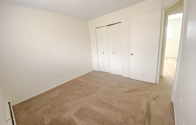 2 Bed Townhouse - Smaller Bedroom