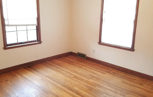 2 beds, 1 bath, $975