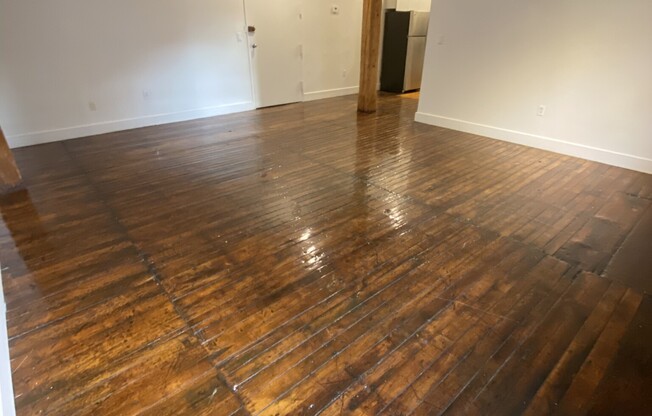 2 beds, 1 bath, 1,100 sqft, $4,300, Unit W112