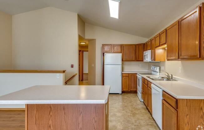 Upper Corner Pineview, Kitchen, 2 Bed/2 Bath
