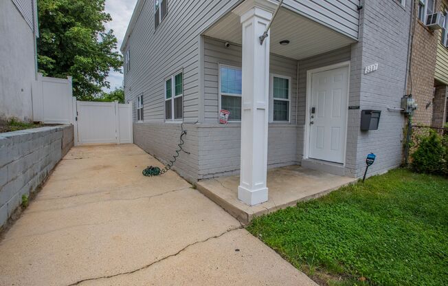 Lovely 3 BR/2.5 BA End Unit Townhome in Deanwood!