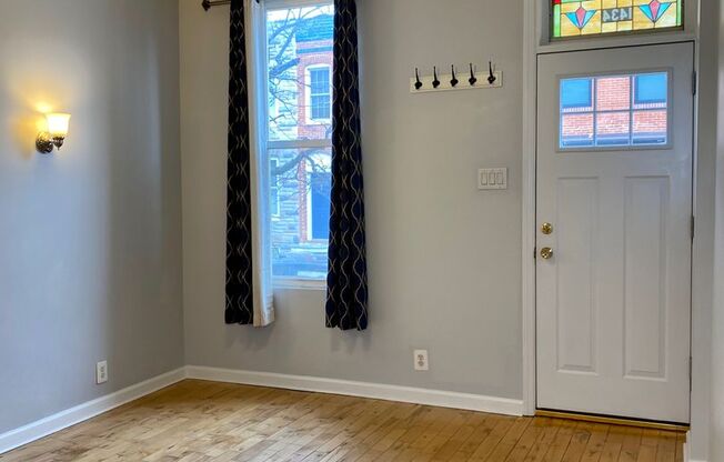 Gorgeous 2 Bedroom Townhome ~ Locust Point