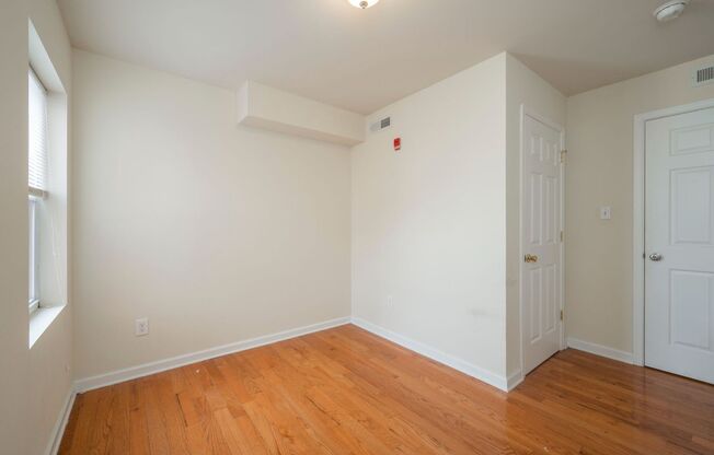 3 beds, 1 bath, 790 sqft, $1,450, Unit Unit 34