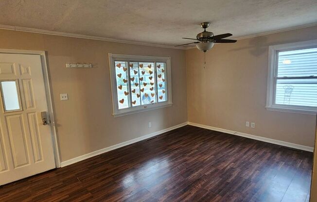 3 beds, 1 bath, $1,250