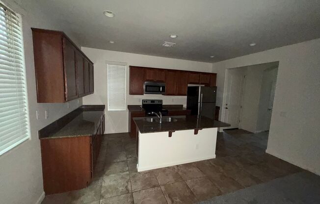 Beautiful 3 bedroom home in Gilbert! NEW CARPET NEW PAINT