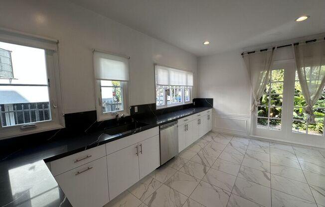 1407 N. Laurel Avenue