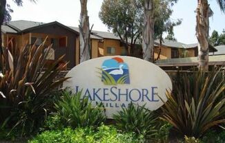 Super Cute and Close to Lake! Ready for Immediate move in!