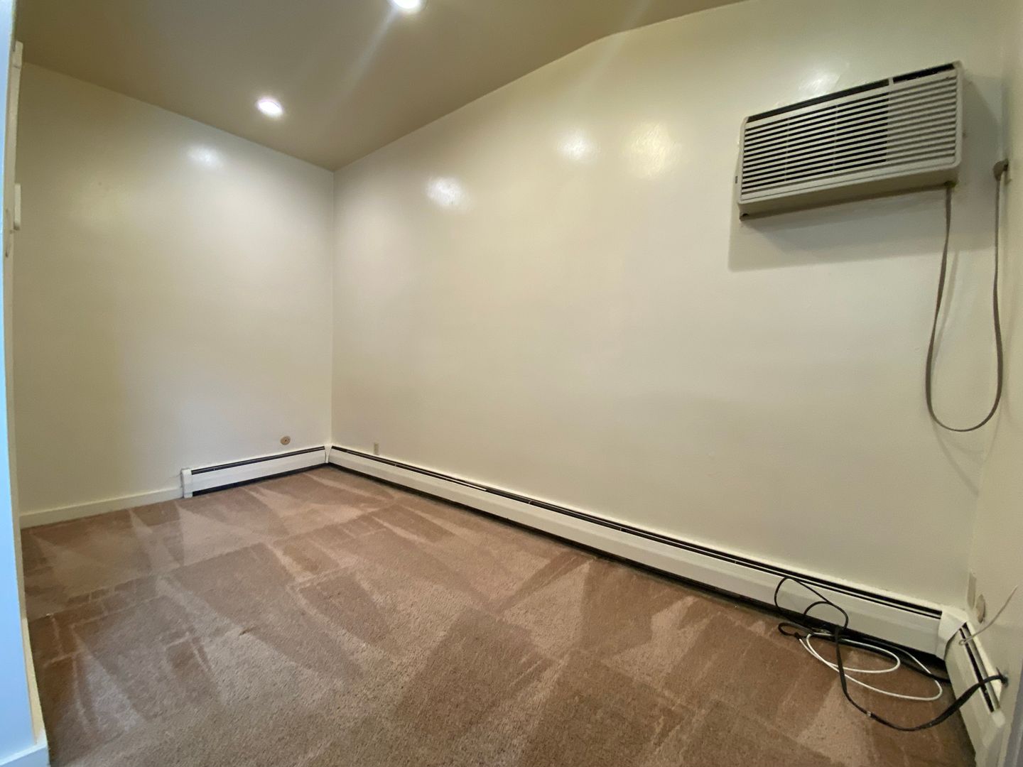 Affordable Studio on Meyran Avenue! Great Oakland Location! Call Today!