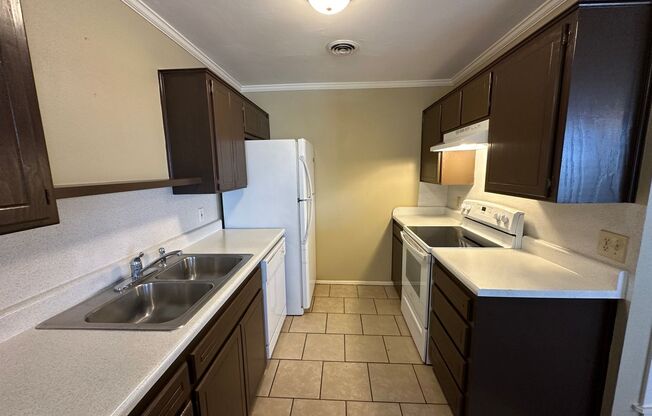 2 beds, 1 bath, 1,000 sqft, $800, Unit 202