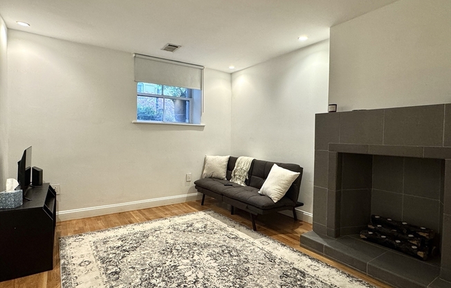 1 bed, 1 bath, 475 sqft, $2,800, Unit GF