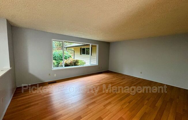 3100 ARMSTRONG LN NE