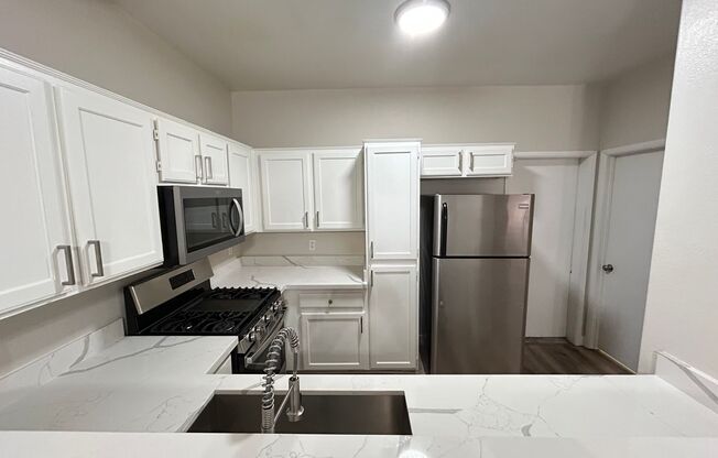 Renovated 3 Bedroom 2.5 Townhouse!
