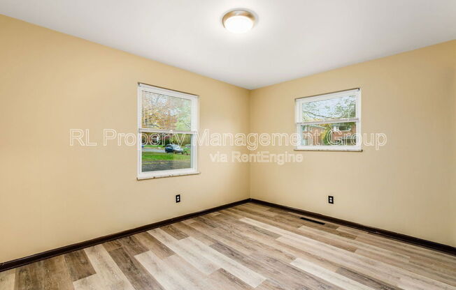 2 beds, 1 bath, 775 sqft, $825, Unit A