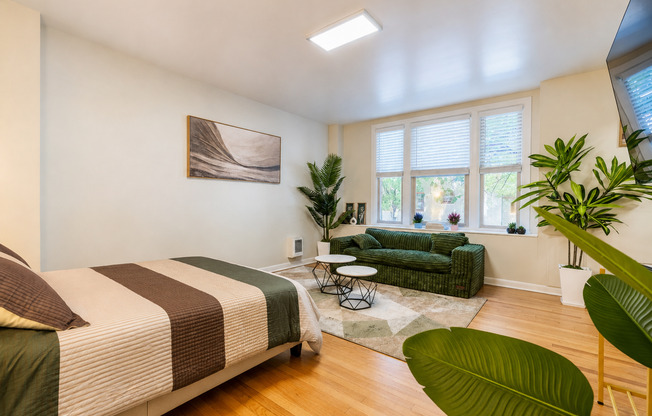 Studio, 1 bath, 376 sqft, $1,375, Unit 103