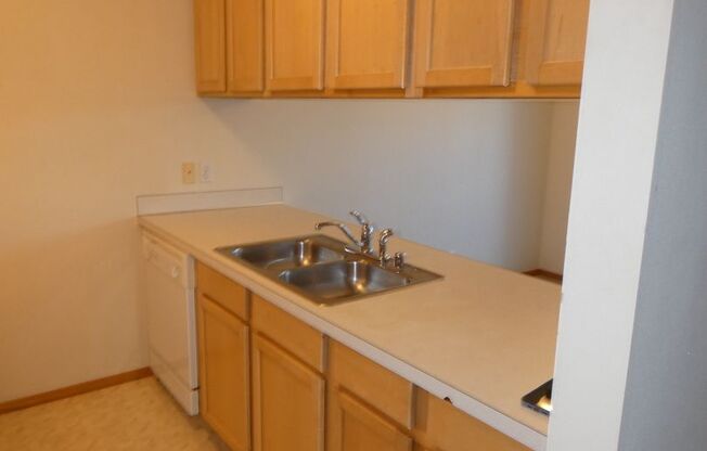 2 beds, 1 bath, $1,500, Unit Unit 12