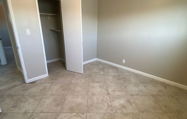 2 beds, 1 bath, 700 sqft, $1,895, Unit 3542 Unit C