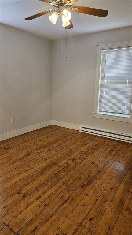 3 beds, 1 bath, 1,000 sqft, $2,300, Unit 3