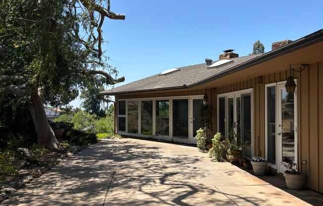 Mt Helix Custom Home with Panoramic Views for Lease