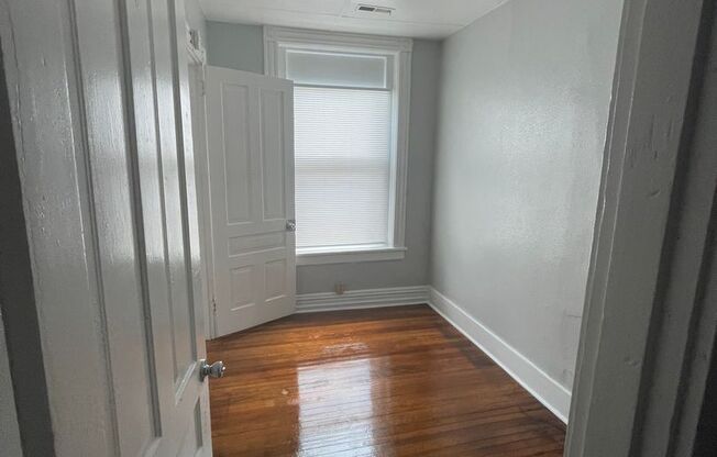 1 bed, 1 bath, $650, Unit Apt #2