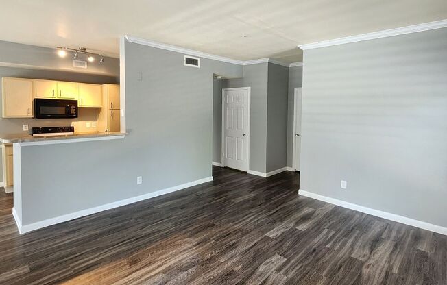 1 bed, 1 bath, 802 sqft, $1,525, Unit 502-u