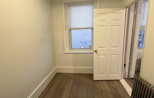 2 beds, 1 bath, $2,300, Unit 2