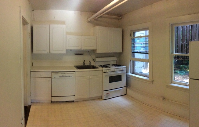 2 beds, 1 bath, $3,300, Unit 1